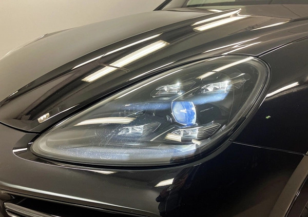 Porsche Cayenne cena 399000 przebieg: 101861, rok produkcji 2018 z Kleszczele małe 781